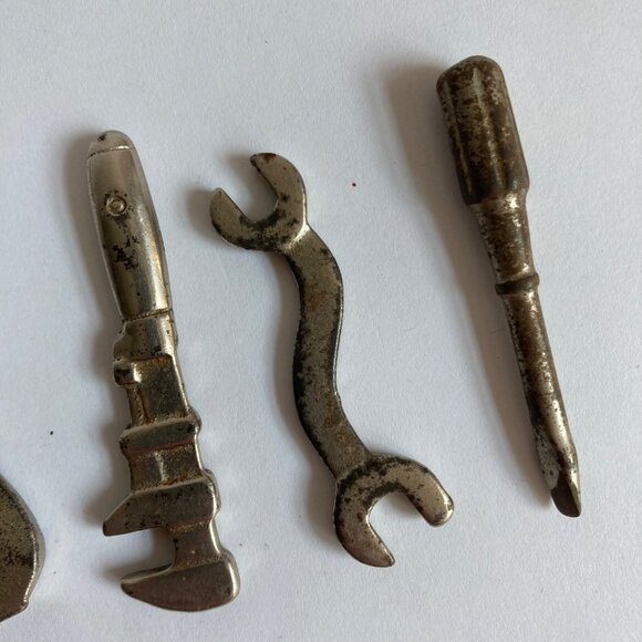 Lot 5 Vintage Miniature Metal Hand Tools Dollhouse Toy - Picture 4 of 4